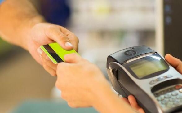 在POS機(jī)上刷卡消費(fèi)的注意事項(xiàng)